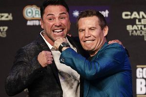 Julio César Chávez y Óscar de la Hoya darían pelea de exhibición este 2020