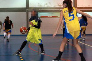 Árbitros impidieron jugar basquetbol a joven musulmana en Portugal