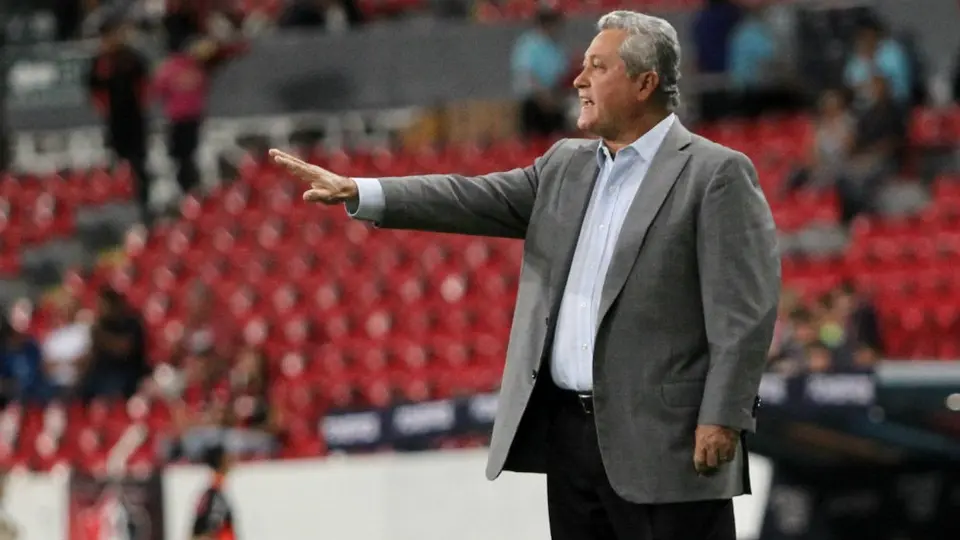 Vucetich no descartó su regreso al banquillo de Monterrey
