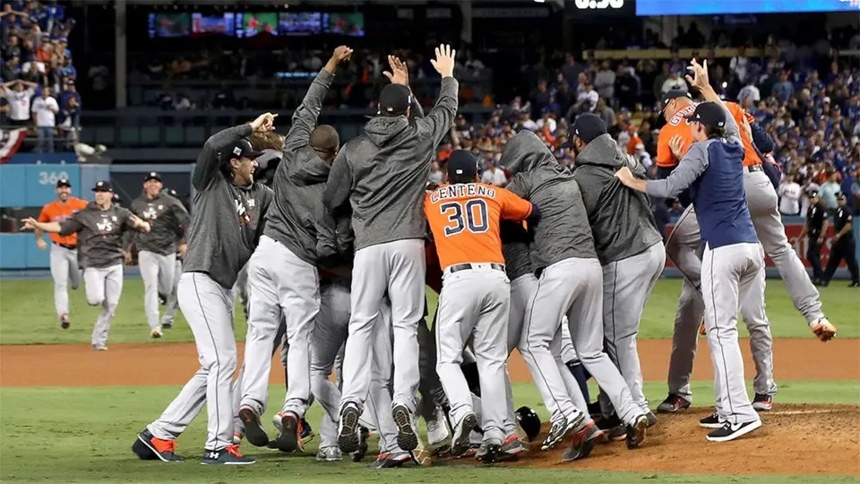 Empresa de LeBron James produce documental sobre robo de señales de los Astros