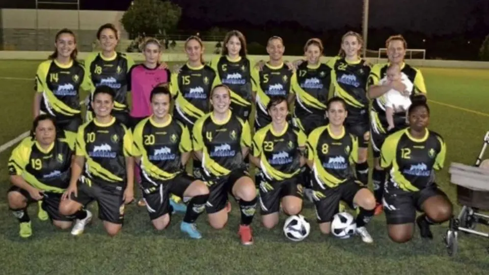Futbolista española amamantó a su bebé durante entrenamiento