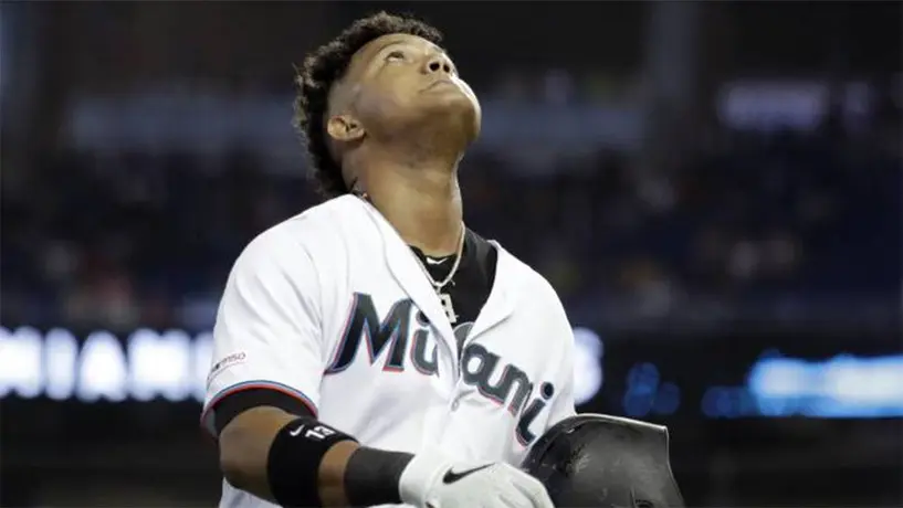 Marlins pondrá en licencia temporal a cerca de 100 empleados por coronavirus