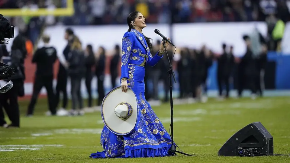 Ana Bárbara se equivocó en el Himno Nacional antes del Chiefs vs Chargers