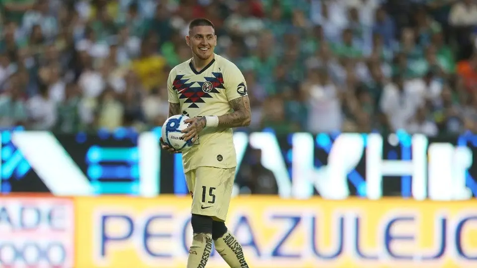 América: Nico Castillo continúa ejercitándose en la playa