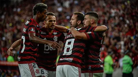 Conmebol prohíbe a jugadores y árbitros que besen el balón por coronavirus