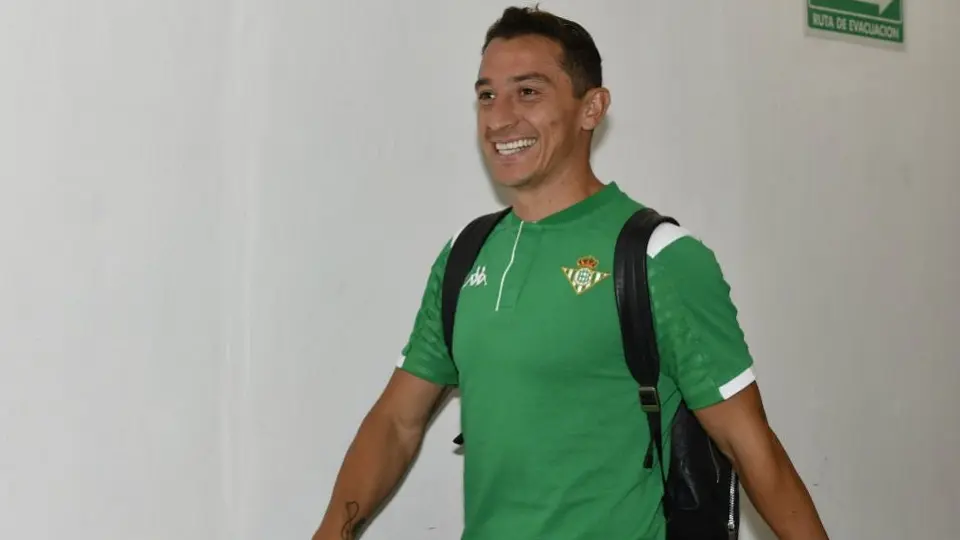 PSV tuvo gran detalle con Andrés Guardado tras nacimiento de su hija