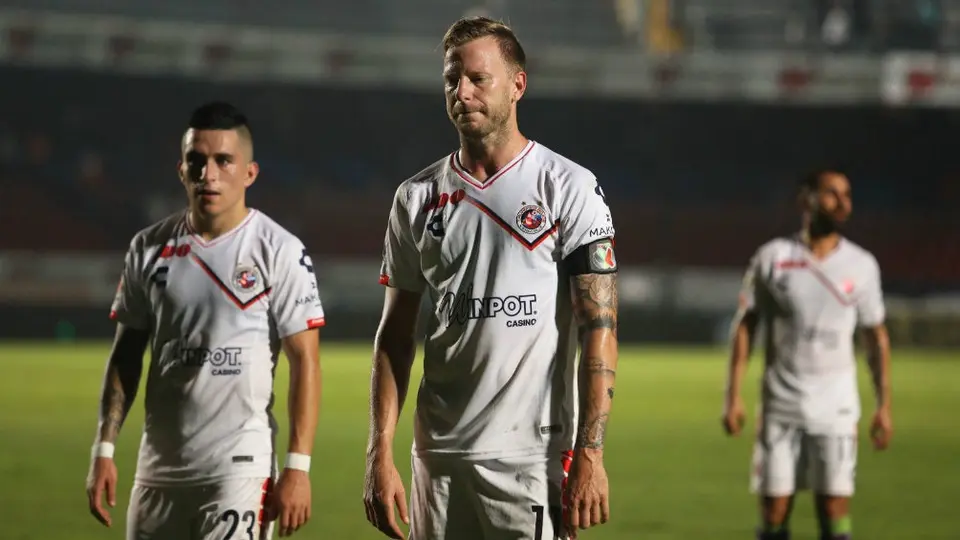Polaco Menéndez reveló que sólo le quieren pagar el 10 por ciento de su sueldo
