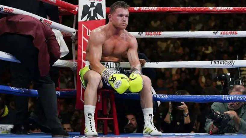 Canelo Álvarez dejó vacante el título Semicompleto de la OMB