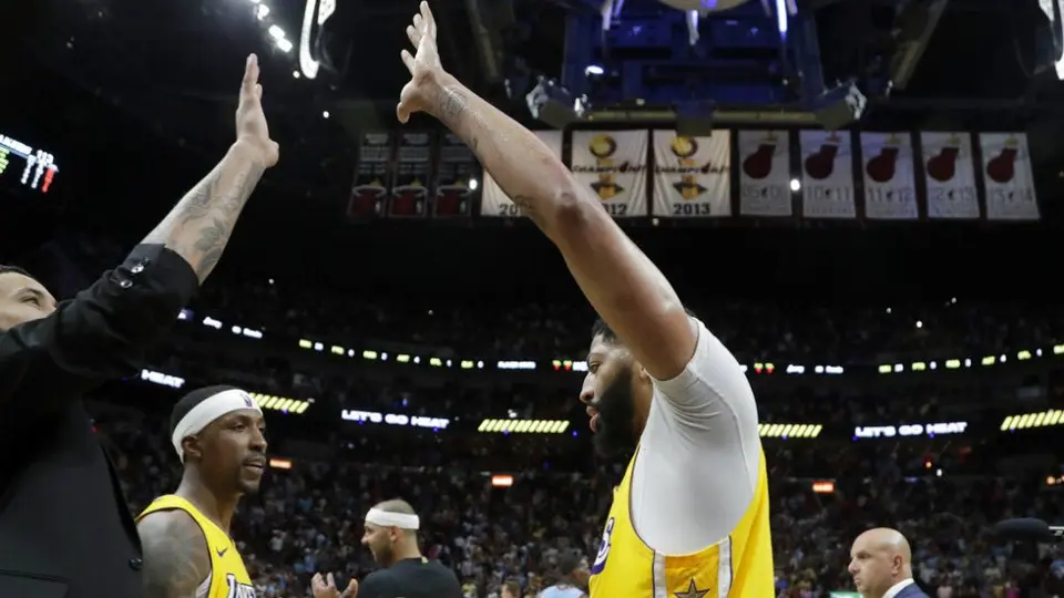 Lakers rompió invicto de local del Heat de Miami