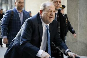 Harvey Weinstein dio positivo a coronavirus en la cárcel