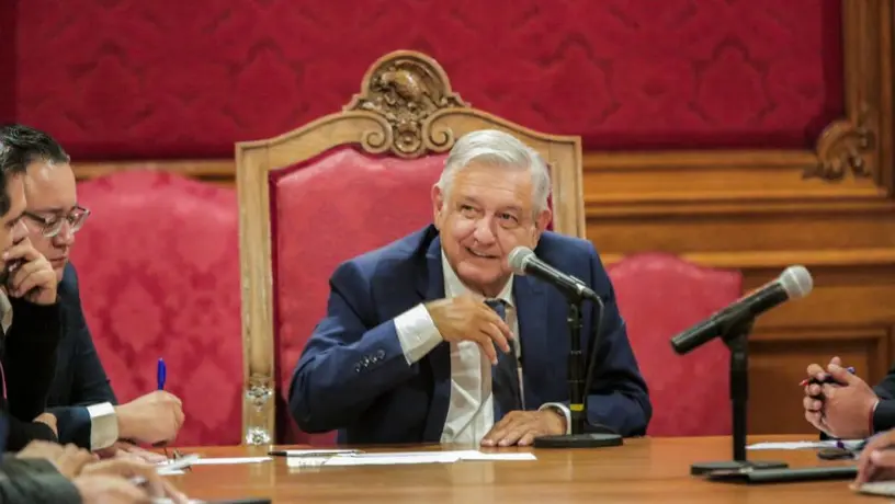 AMLO respondió a Alex Lora: 'Prefiero a John Lennon'