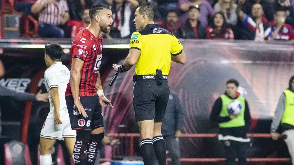 Borgetti: 'Si me pongo a ser árbitro, podría hacerlo mejor que algunos'