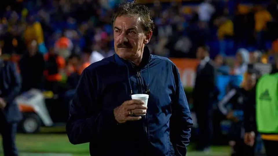 Ricardo La Volpe, trolleado por su esposa en cómico video de TikTok