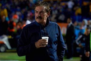 Ricardo La Volpe, trolleado por su esposa en cómico video de TikTok