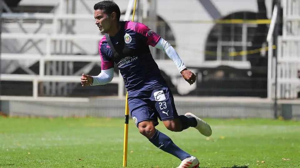 Chivas: Preparador físico aseguró que el futbolista positivo por Covid entrena sin dificultades