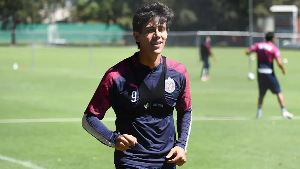 JJ Macías no rompió la dieta en convivio de Chivas