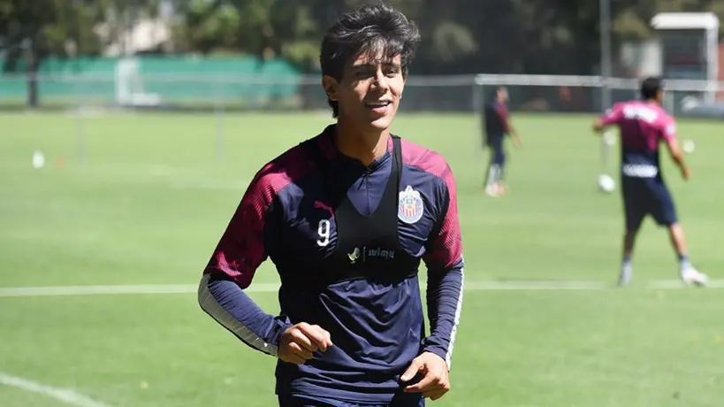 JJ Macías no rompió la dieta en convivio de Chivas