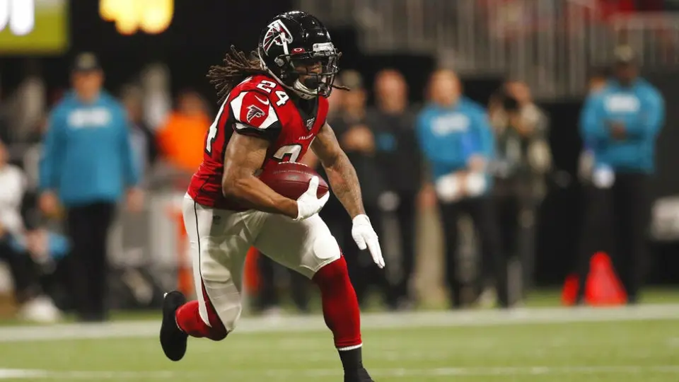 Falcons cortan de sus filas a Devonta Freeman y Desmond Trufant
