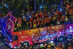 Selección española de basquetbol celebró título con un desfile en Madrid