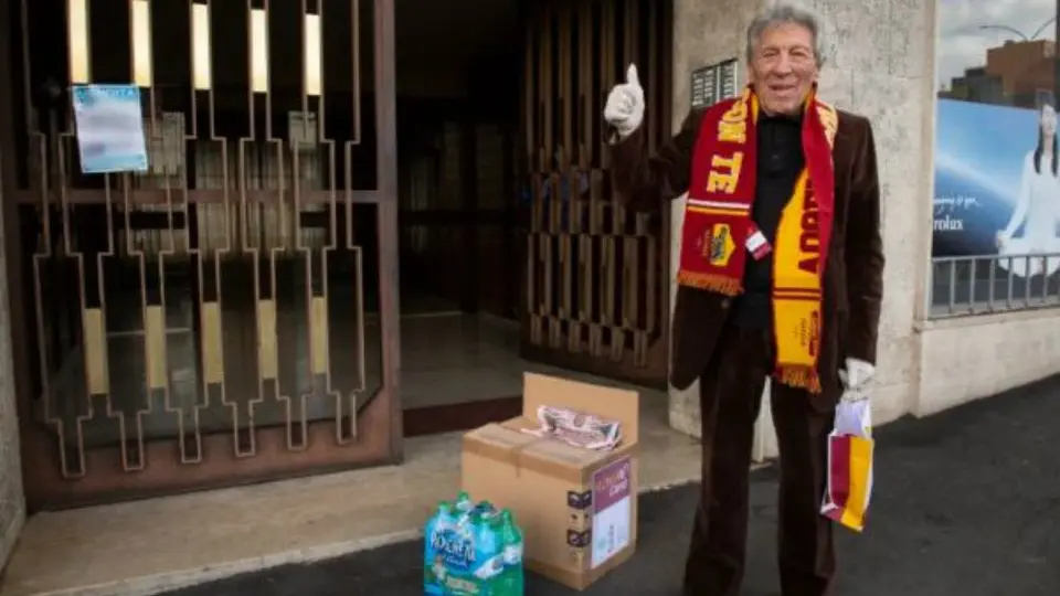 AS Roma apoyó a sus abonados de la tercera edad con medicinas y despensas