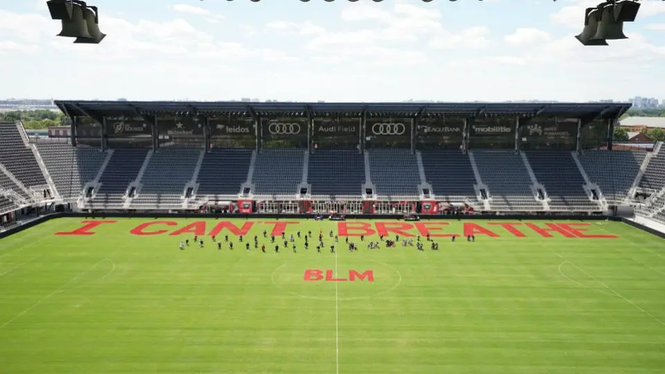 Jugadores del DC United pintaron su cancha en honor a George Floyd