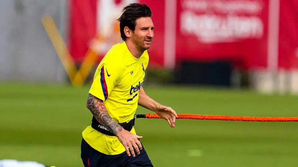 Barcelona: Messi no entrenó con el Barça por una contractura