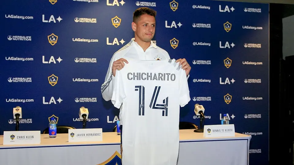 Joe Corona explicó por qué aceptó cederle su número 14 a Chicharito Hernández