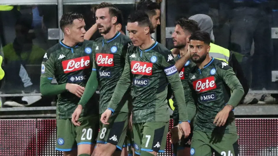 Napoli venció al Cagliari y recupera terreno en Serie A