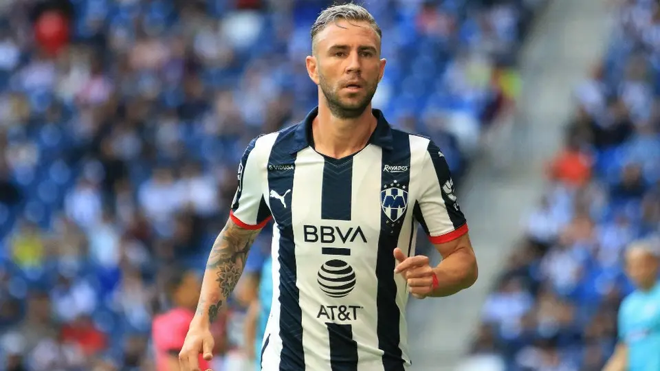 Miguel Layún ayudó a vendedor de alcancías