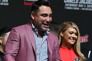 Óscar de la Hoya a Julio César Chávez: 'Le pido que no me pegue fuerte'