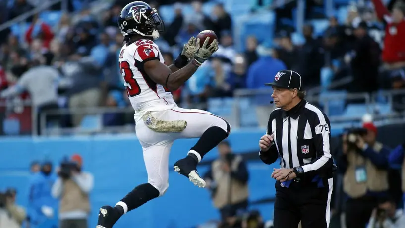 Falcons sorprendió y derrotó a Panthers con buen juego defensivo