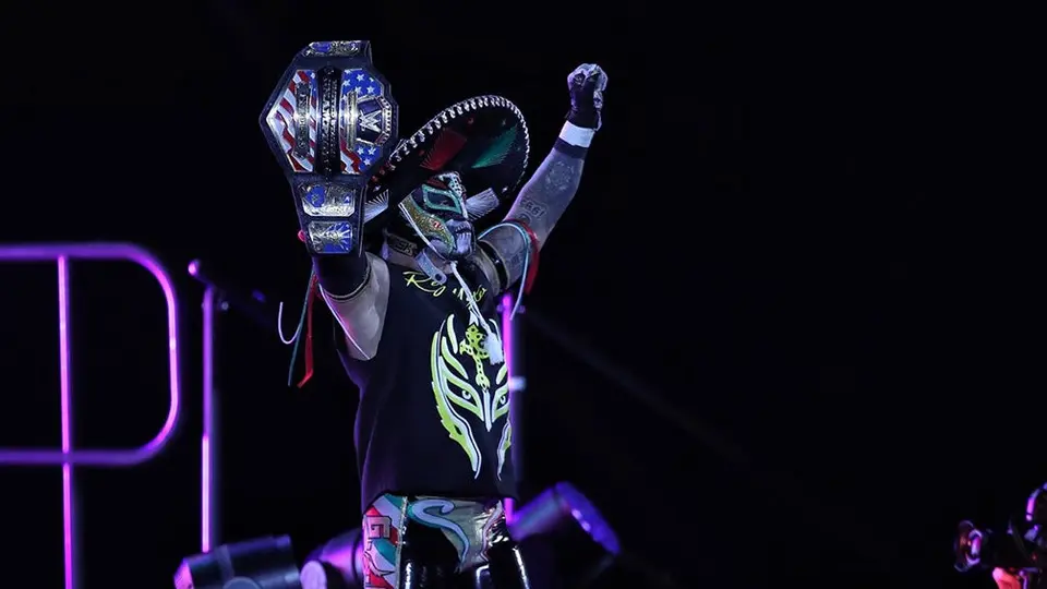 Afición se rindió ante Rey Mysterio pese a derrota en WWE México