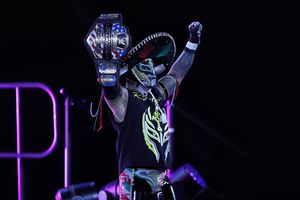 Afición se rindió ante Rey Mysterio pese a derrota en WWE México