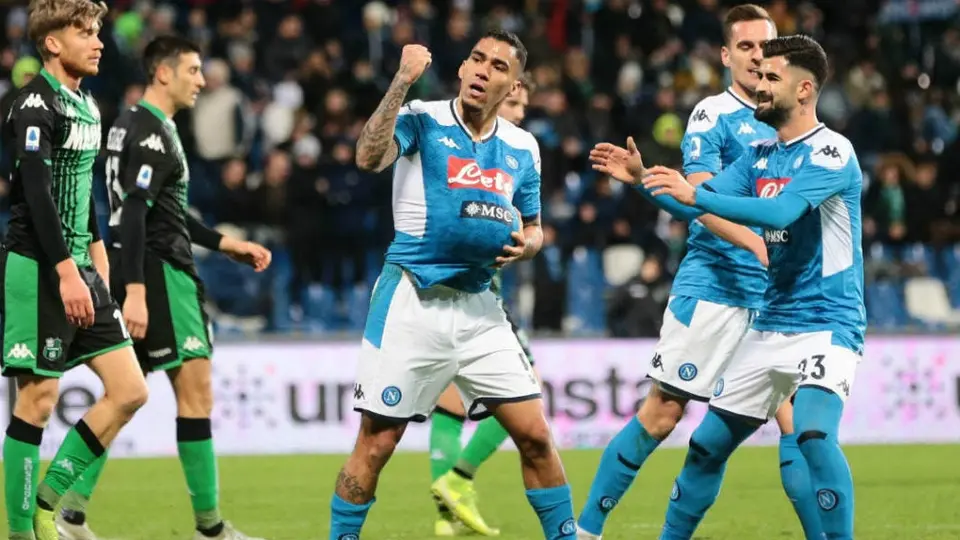 Napoli sin Chucky Lozano ganó de último minuto ante Sassuolo