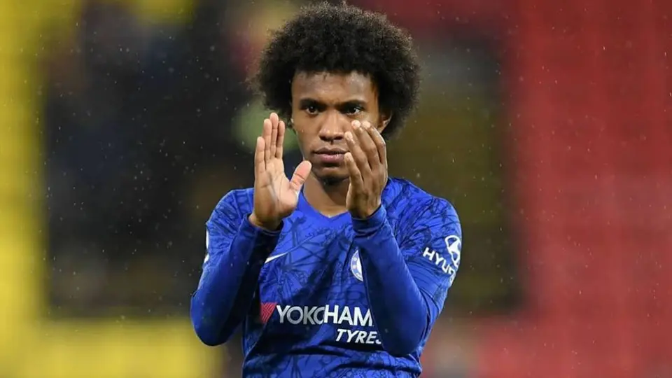 Willian, dispuesto a jugar con Chelsea sin contrato si la Premier se alarga