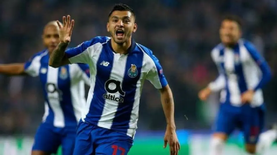 Inter de Milan buscaría reforzarse con Tecatito Corona
