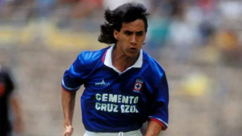 Lupillo Castañeda presumió cómo se debe lavar un jersey fino de Cruz Azul