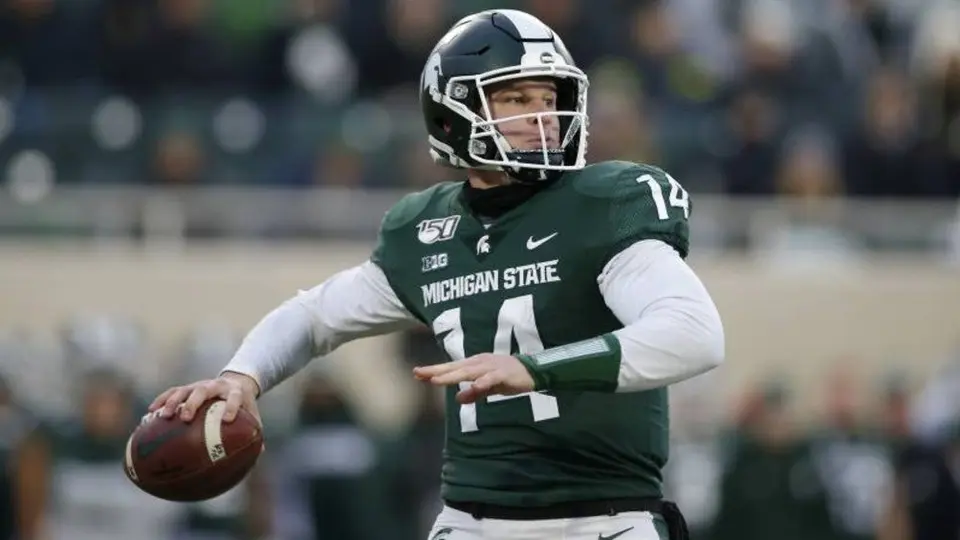Patriots firmaron a dos quarterbacks novatos fuera del Draft