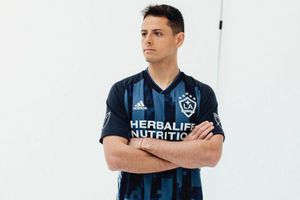 Chicharito lidera al Galaxy en el torneo virtual de la MLS