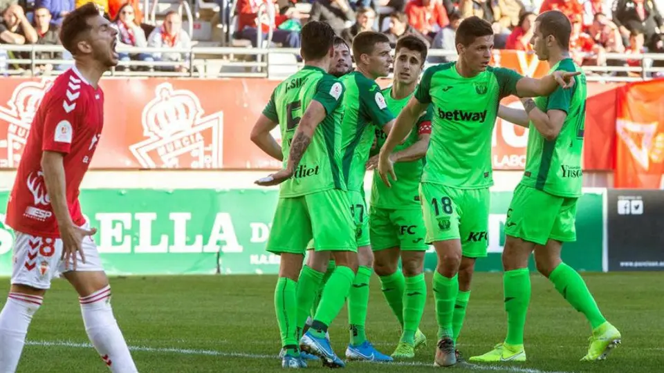 Leganés de Javier Aguirre goleó al Murcia y avanzó en Copa del Rey