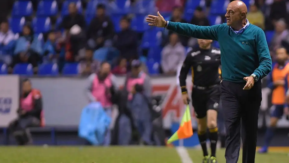 Chelís anunció su retiro como entrenador de futbol