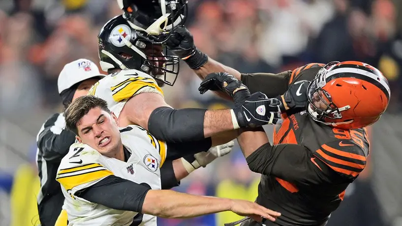 Myles Garrett 'enloqueció' y dio cascazo a Mason Rudolph