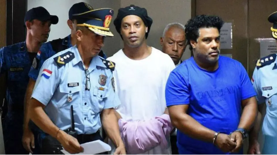 Ronaldinho pasaría su cumpleaños encarcelado en Paraguay