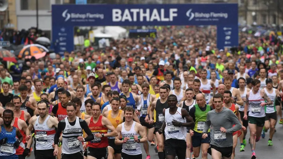 Miles de personas corrieron Medio Maratón en Inglaterra a pesar de coronavirus