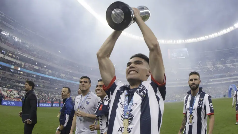 Pumas hizo oficial la llegada de Johan Vásquez rumbo al Clausura 2020