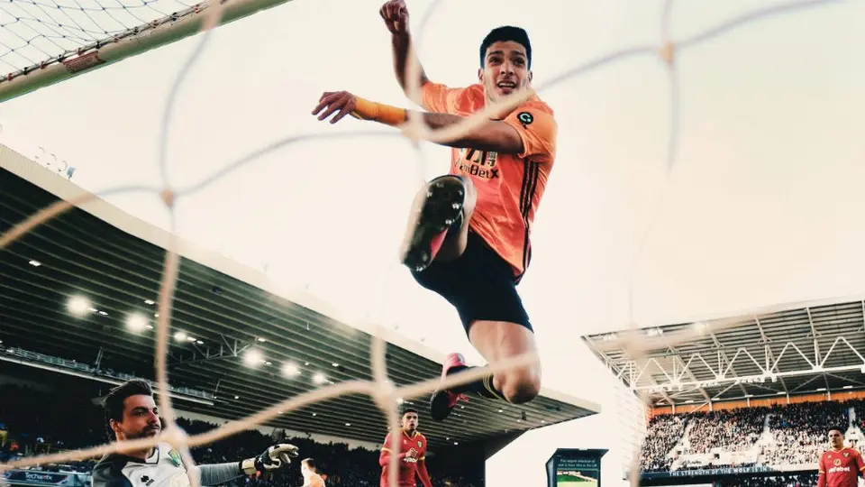 Raúl Jiménez rompió 'sequía' goleadora en victoria de Wolves sobre el Norwich