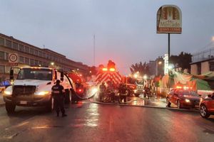 Mercado de San Cosme sufrió fuerte incendio; 181 locales se consumieron