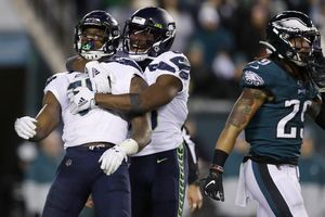 Seattle derrotó a Philadelphia, que de nuevo perdió a Carson Wentz