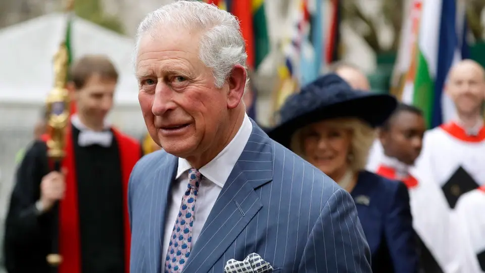 Príncipe Carlos de Inglaterra dio positivo por coronavirus