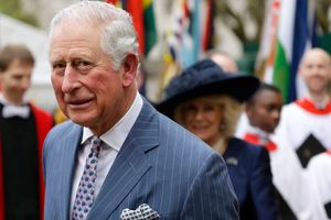 Príncipe Carlos de Inglaterra dio positivo por coronavirus